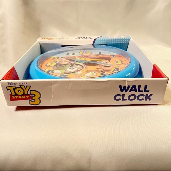 Disney Pixar Toy Story 3 Wall Clock Round 10” Woody Buzz & Hamm BNIB New in Box - Picture 7 of 14